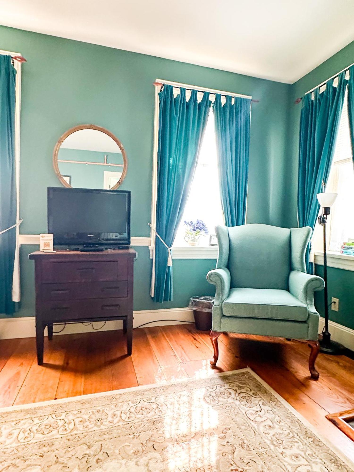 The Black Walnut Inn Amherst Exteriér fotografie